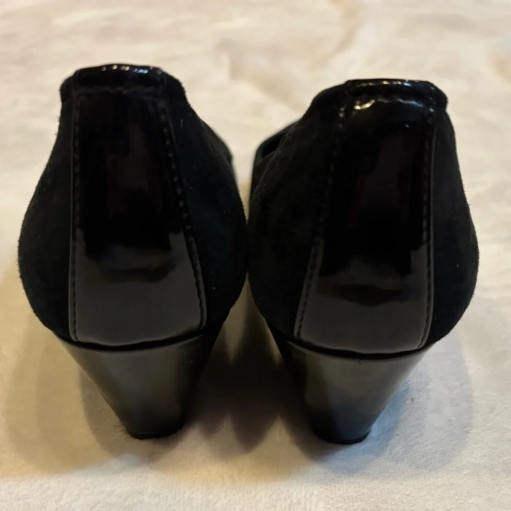 Giani Bernini Black Suede Wedge Pumps Memory Foam 8.5W